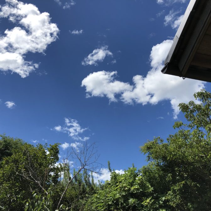 藍染目の色は青空の色