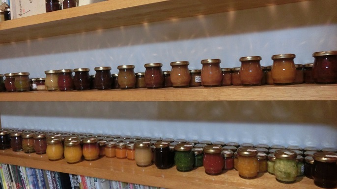 たくさんのHozuままやの瓶詰め