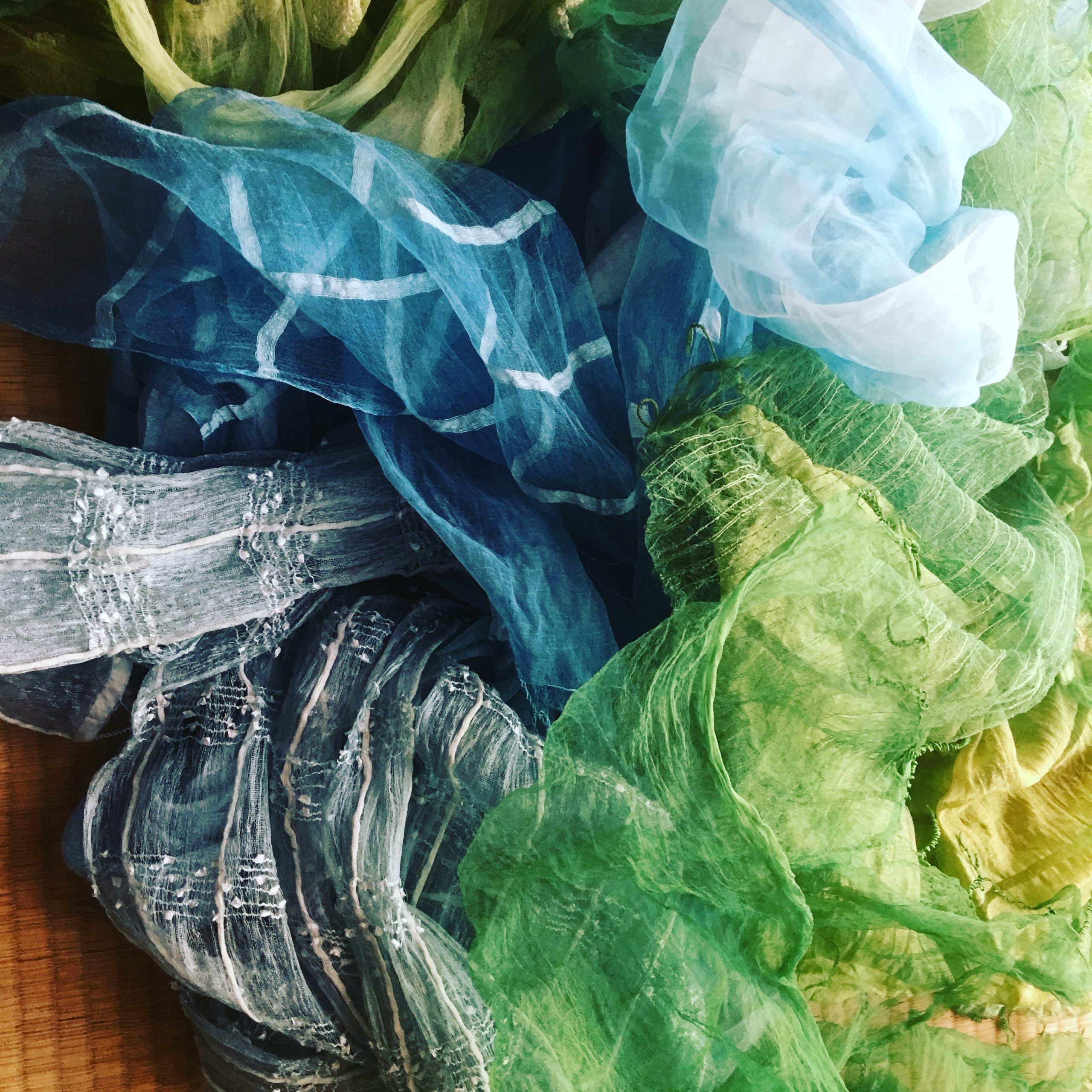 Hozu ままやの藍の生葉染と草木染のシルクショール