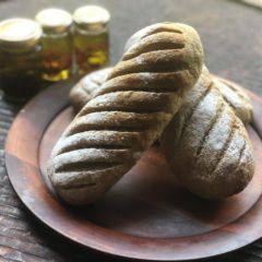 ヴィーガン天然酵母手ごねパン！有機ライ麦100％パン