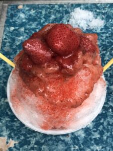 苺のシロップとママンチュールを贅沢に使ったHozu ままやのかき氷