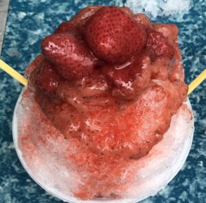 苺のシロップとママンチュールを贅沢に使ったHozu ままやのかき氷