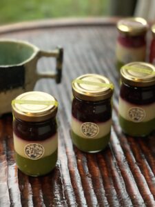 Hozu ままやの桑の実の入った三層のコンフィチュール(ママンチュール)