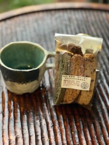 月桃茶とビスコッテイのかけら