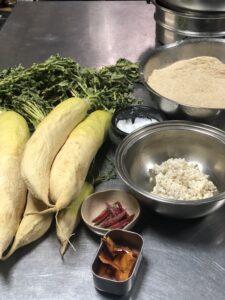 無農薬大根を天日干しして、たくわんづくり
