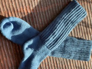 靴下を正藍染で染める